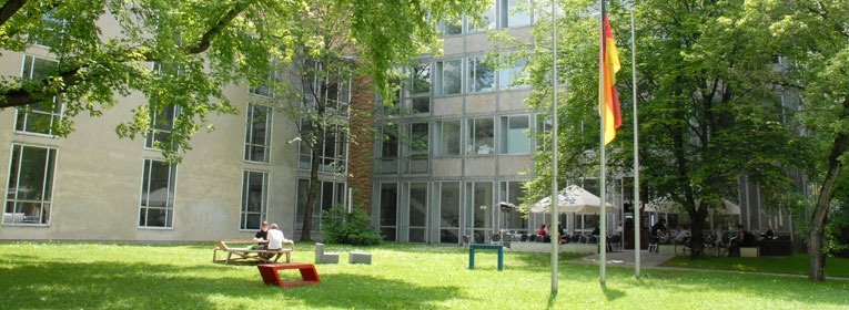 SZ Bildung - Hochschule München - brand sde detail Muenchen Karlstrasse Hochschule MBA.jpg            